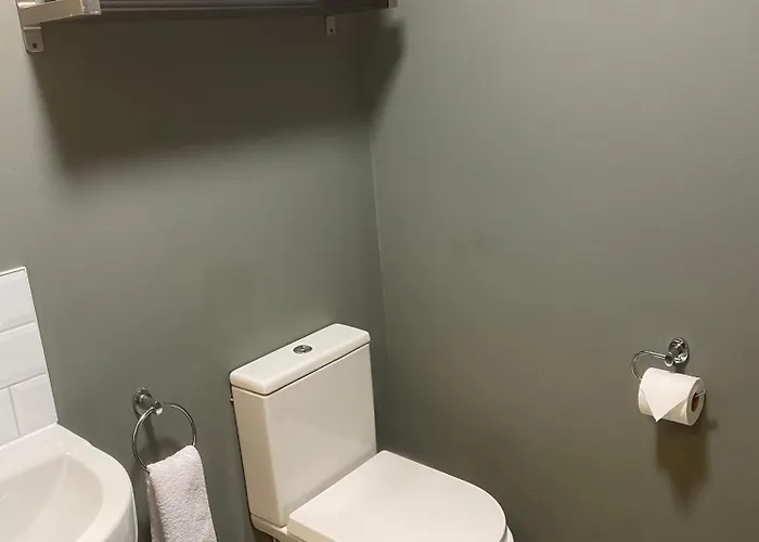 Excellent Location 2 R2